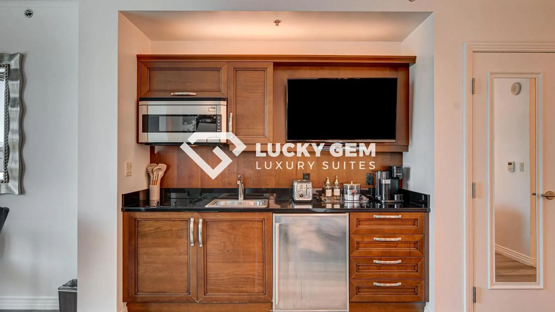 Lucky Gem Penthouse & Luxury Suites At Signature Resort, Balcony Strip View 2605 Las Vegas Hotel